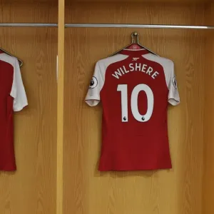 Arsenal First Team 2017-18: Photocall at Emirates Stadium