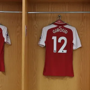 Arsenal First Team 2017-18 Photocall at Emirates Stadium