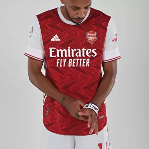 Arsenal First Team 2020-21: Pierre-Emerick Aubameyang's Photocall