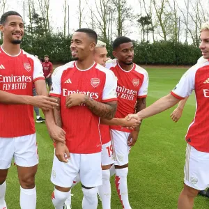 Le équipe de première ligne du Arsenal - Saison 2023/24 : Unité et Détermination