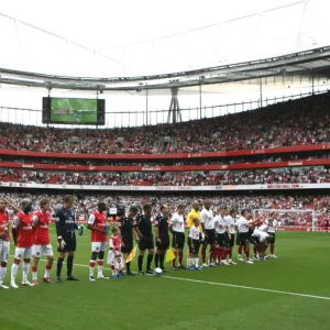 Arsenal and Fulham line up before the match