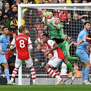 Arsenal Goalkeeper Aaron Ramsdale Saves from Gabriel Magalhaes vs Manchester City (Arsenal vs MC 2021-22)