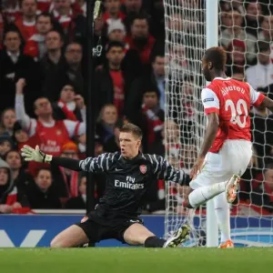 Arsenal goalkeeper Wojciech Szczesny closes down Barcelona forward Lionel Messi Arsenal goalkeeper Wojciech Szczesny closes down Barcelona forward Lionel Messi