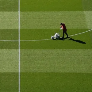 Arsenal Groundsman Meticulously Prepares Carabao Cup Pitch for Arsenal vs. Brentford