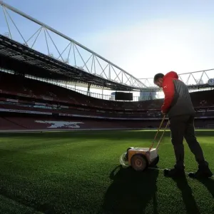 Arsenal Groundsman Prepares Emirates Stadium Pitch for Arsenal vs West Bromwich Albion (2016-17)