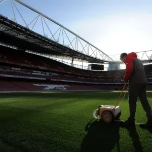 Arsenal Groundsman Prepares Emirates Stadium Pitch for Arsenal vs West Bromwich Albion (2016-17)
