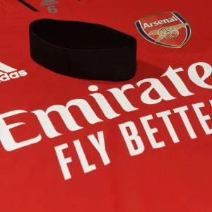 Arsenal Honors Late Chief Scout Steve Rowley with Black Armbands vs. Chelsea