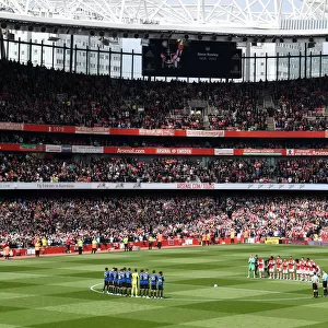 Arsenal Honors Late Scout Steve Rowley with Minutes Applause vs Manchester United