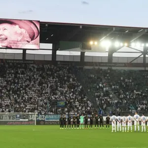 Arsenal Honors Queen Elizabeth with Silence in UEFA Europa League Match against FC Zurich, 2022-23