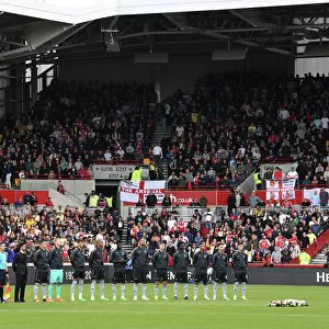 Arsenal Honors Queen with Silence before Brentford Clash - Premier League 2022-23