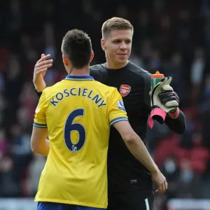 Arsenal: Koscielny and Szczesny Embrace Victory After Crystal Palace Clash (2013-14)