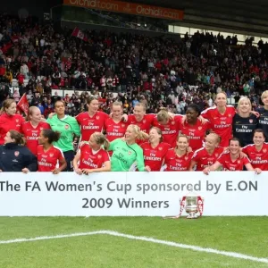 Arsenal Ladies celebrate after the match