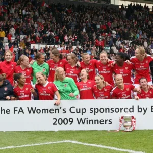 Arsenal Ladies celebrate winning the FA Cup