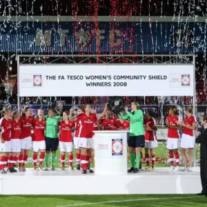 Arsenal Ladies celebrate winnng the Community Shield Arsenal Ladies celebrate winnng the Community Shield