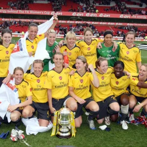 Arsenal Ladies with the FA Cup Trophy