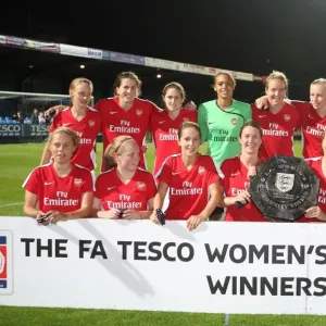 Arsenal Ladies Lift FA Women's Community Shield: 1-0 Victory over Everton (2008-09) Arsenal Ladies Lift FA Women's Community Shield: 1-0 Victory over Everton (2008-09)