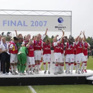 Arsenal Ladies Lift UEFA Women's Cup: 2006-07 Final (1-0 Agg.) - Arsenal vs. UMEA IK Arsenal Ladies Lift UEFA Women's Cup: 2006-07 Final (1-0 Agg.) - Arsenal vs. UMEA IK