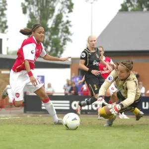 Arsenal Ladies Lift UEFA Women's Cup: 2006-07 Final (1-0 Agg.) - Arsenal vs. UMEA IK Arsenal Ladies Lift UEFA Women's Cup: 2006-07 Final (1-0 Agg.) - Arsenal vs. UMEA IK