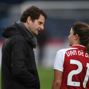 Arsenal Ladies: Montemurro and van de Donk Celebrate Victory over Reading FC