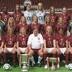 Arsenal Ladies Photocall. Arsenal Stadium, Highbury, London, 4 / 8 / 05. Credit : Arsenal