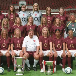 Arsenal Ladies Photocall. Arsenal Stadium, Highbury, London, 4 / 8 / 05. Credit : Arsenal