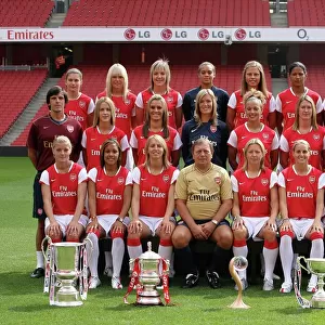 Arsenal Ladies team group. Arsenal Ladies Photocall. Emirates Stadium, 7 / 8 / 07. Credit