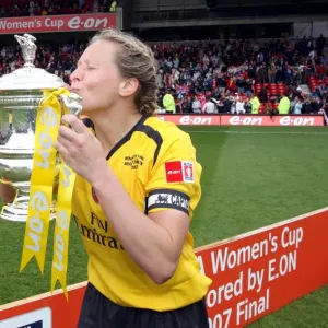 Arsenal Ladies Triumph: Jayne Ludlow Lifts the FA Cup