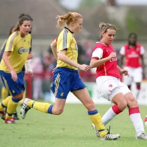Arsenal Ladies Triumph in UEFA Cup Semifinal: Julie Fleeting vs. Gitte Andersen Showdown