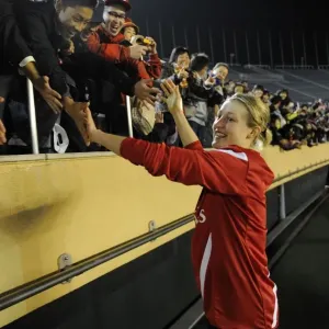 Arsenal Ladies vs. INAC Kobe: A 1-1 Charity Battle - Ellen White's Inspiring High-Five with Fans Arsenal Ladies vs. INAC Kobe: A 1-1 Charity Battle - Ellen White's Inspiring High-Five with Fans