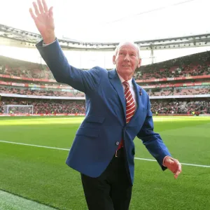 Arsenal Legends: Bob Wilson Reunites with Arsenal at Emirates as They Take on Watford Arsenal Legends: Bob Wilson Reunites with Arsenal at Emirates as They Take on Watford