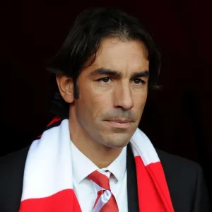 Arsenal Legends Reunite: Robert Pires Returns to Emirates Stadium (2013-14) Arsenal Legends Reunite: Robert Pires Returns to Emirates Stadium (2013-14)