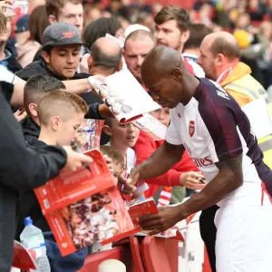 Arsenal Legends vs Real Madrid Legends: A Star-Studded Reunion at Emirates Stadium - Boa Morte and Fans Connect