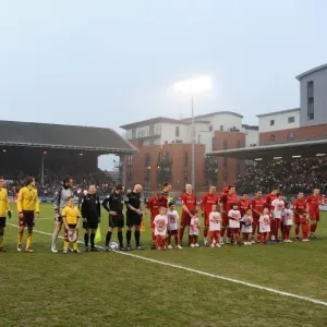 The Arsenal and Leyton Orient teams line up before the match. Leyton Orient 1: 1 Arsenal The Arsenal and Leyton Orient teams line up before the match. Leyton Orient 1: 1 Arsenal