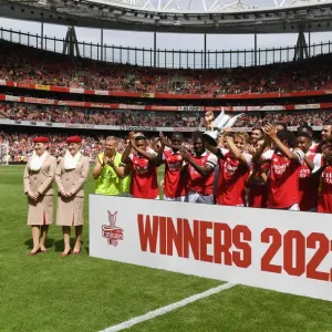 Arsenal Lift Emirates Cup Print