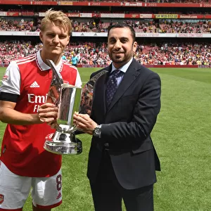 Arsenal Lift Emirates Cup After Victory Over Sevilla