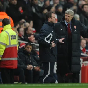 Arsenal manager Arsene Wenger with the 4th official. Arsenal 2: 1 Everton