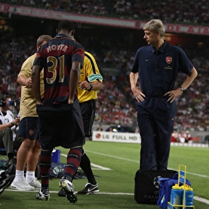 Arsenal manager Arsene Wenger and substitute Justin Hoyte