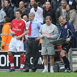 Arsenal manager Arsene Wenger with substitute Robin van Persie. Wigan Athletic 3