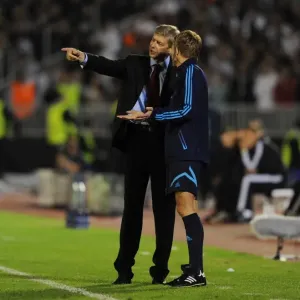 Arsenal manager Arsene Wenger talks to the 4th official. Partizan Belgrade 1: 3 Arsenal