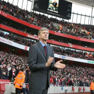 Der Arsenal-Trainer Arsène Wenger während des Tribüts für den Arzt Dr. John Crane