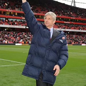 Arsenal manager Arsene Wenger waves to the fans after the match. Arsenal 4: 0 Fulham