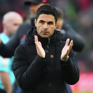 Arsenal Manager Mikel Arteta Applauds Fans After Liverpool Showdown in Premier League Arsenal Manager Mikel Arteta Applauds Fans After Liverpool Showdown in Premier League