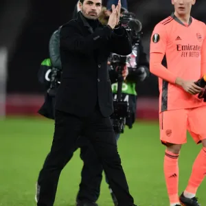 Arsenal Manager Mikel Arteta Celebrates with Fans after Europa League Victory over Rapid Wien