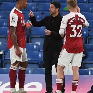 Arsenal Manager Mikel Arteta Gives Instructions to Gabriel Magalhaes and Emile Smith Rowe during Chelsea vs Arsenal, Premier League 2021