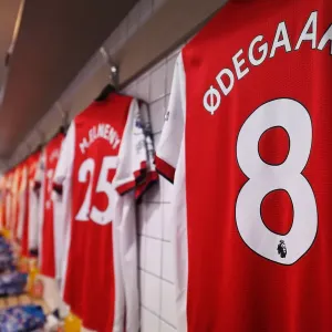 Arsenal: Martin Odegaard's Shirt in Arsenal Changing Room Before Tottenham Clash (Tottenham Hotspur vs Arsenal 2021-22) Arsenal: Martin Odegaard's Shirt in Arsenal Changing Room Before Tottenham Clash (Tottenham Hotspur vs Arsenal 2021-22)