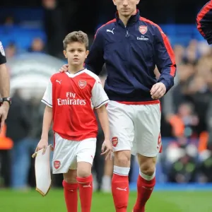 Arsenal mascot with Laurent Koscielny (Arsenal). Chelsea 3: 1 Arsenal. Premier League