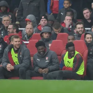 Arsenal: Mertesacker, Maitland-Niles, and Welbeck Share a Light-Hearted Moment Amidst Rivalry (Arsenal v Tottenham Hotspur, 2017-18)