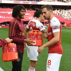 Arsenal: Mohamed Elneny Sharing Water with Aaron Ramsey Before Arsenal v Everton Match, 2018-19