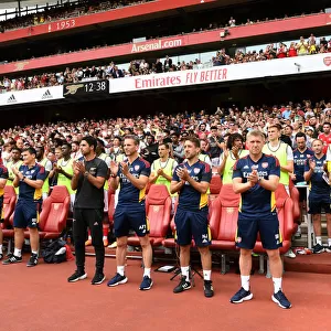 Arsenal Pays Tribute: Minutes Applause for Terry Neill