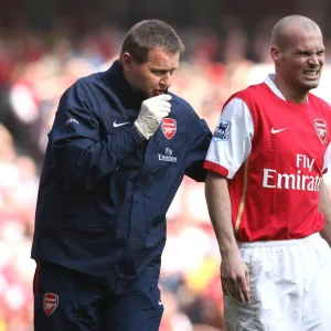 Arsenal physio Gary Lewin treats Freddie Ljungberg